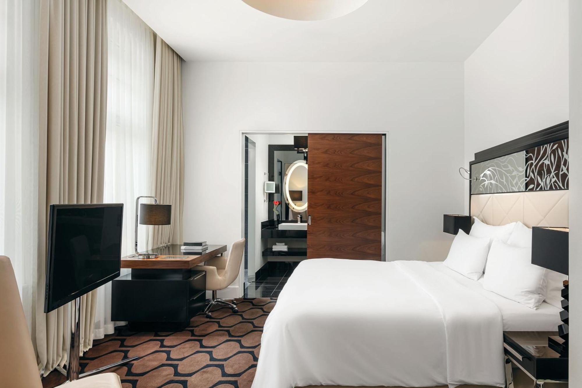 Deluxe Room 1 King,1364441624:JPEG
